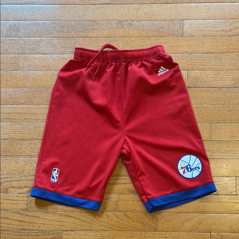 Boys adidas Philadelphia 76ers basketball shorts. Size L. EUC